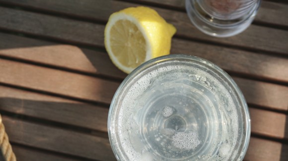 How to start the day well - water with lemon and Himalayan salt
